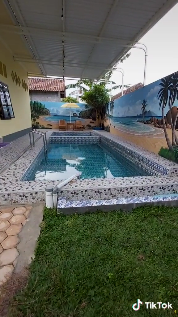 rumah kuning tengah kampung © TikTok