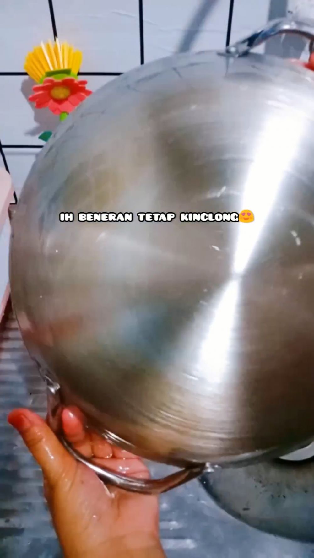 Cuma modal 1 bahan dapur, begini trik agar pantat wajan tidak berkerak gosong saat dipakai masak