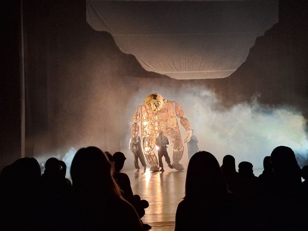 papermoon puppet theatre stream of memory © 2023 brilio.net