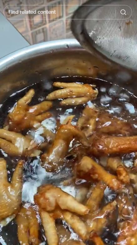 Tak perlu direbus dulu, ini trik goreng ceker ayam agar makin empuk, renyah, dan bebas lendir