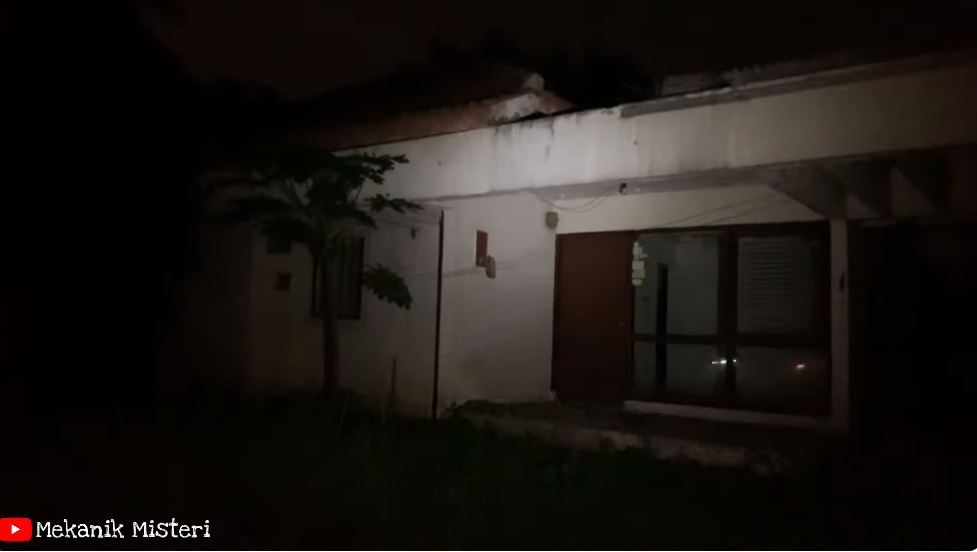 penampakan rumah megah dono terbengkalai © YouTube penampakan rumah megah dono terbengkalai © YouTube