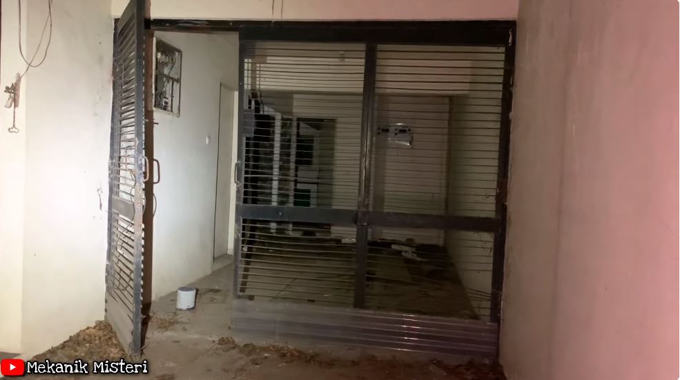 penampakan rumah megah dono terbengkalai © YouTube penampakan rumah megah dono terbengkalai © YouTube