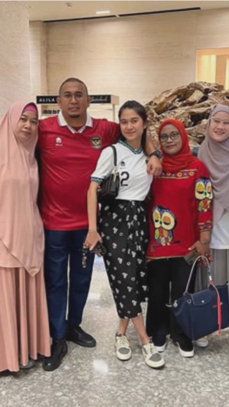 kedekatan Azizah Salsa dan ibunda Arhan © berbagai sumber