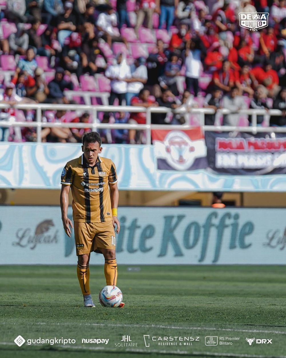 gaya selebrasi egy maulana usai cetak gol © berbagai sumber