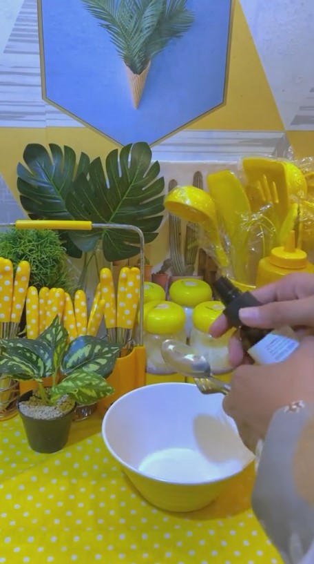 dapur kontrakan serba kuning estetik © 2023 brilio.net