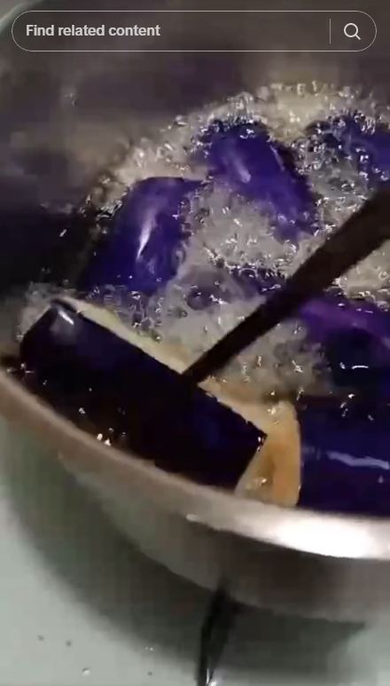 Tak perlu direndam air cuka dan garam, ini trik menggoreng terong supaya warnanya tetap ungu cerah