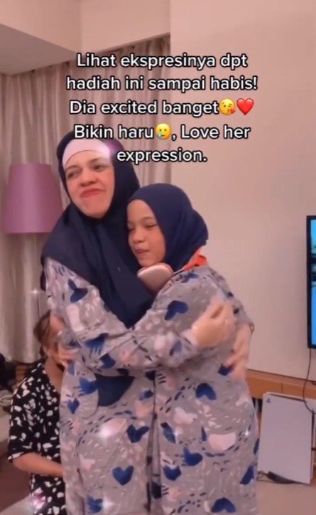  Geni Faruk pakai hijab simple tuai pujian © berbagai sumber