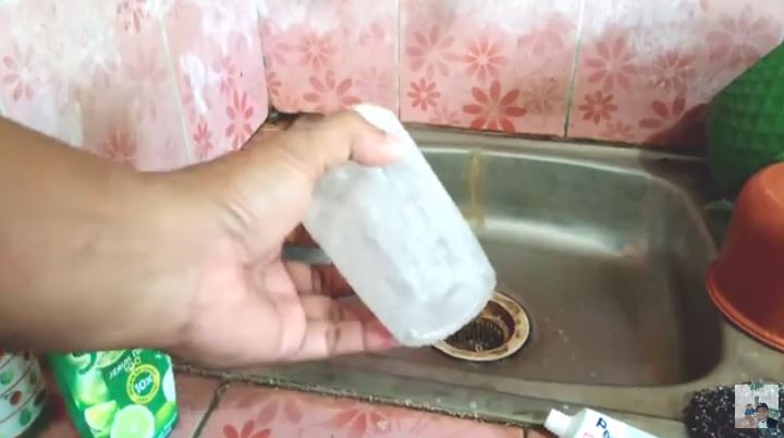 Tanpa bahan pemutih, ini cara mudah bersihkan kerak di gelas kaca cuma tambah 1 bahan dapur