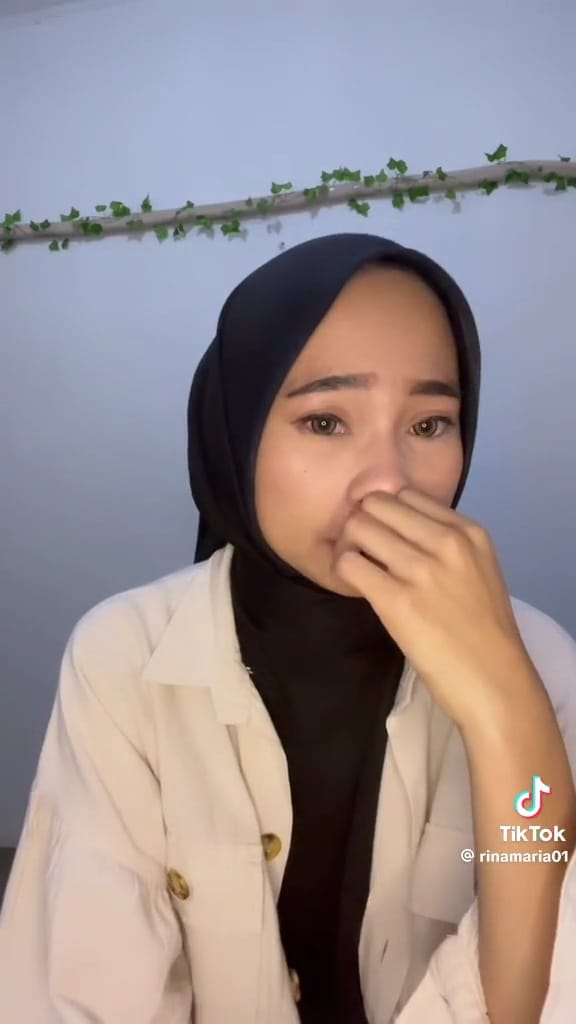 Wanita ngigau nyari duit 5 milyar © TikTok Wanita ngigau nyari duit 5 milyar © TikTok