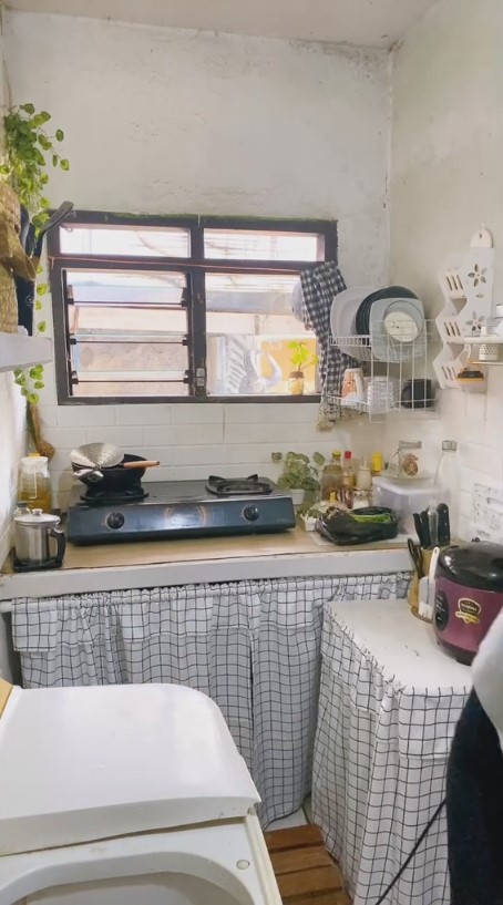 dapur mungil kontrakan 3 petak interiornya homey © 2023 brilio.net