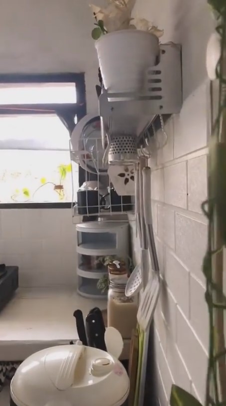 dapur mungil kontrakan 3 petak interiornya homey © 2023 brilio.net