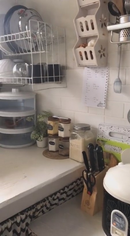 dapur mungil kontrakan 3 petak interiornya homey © 2023 brilio.net