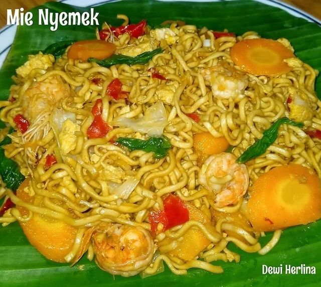 20 Resep mi goreng seafood ala rumahan, solusi saat bosan makan nasi