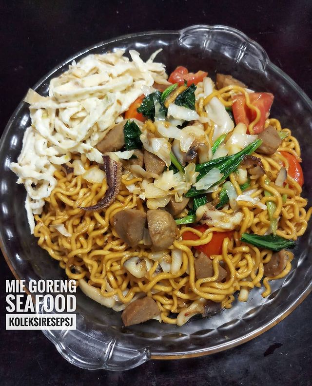20 Resep mi goreng seafood ala rumahan, solusi saat bosan makan nasi
