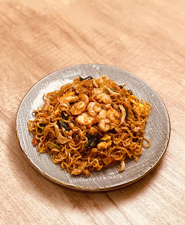 20 Resep mi goreng seafood ala rumahan, solusi saat bosan makan nasi