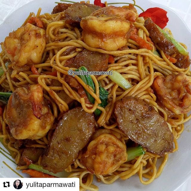 20 Resep mi goreng seafood ala rumahan, solusi saat bosan makan nasi