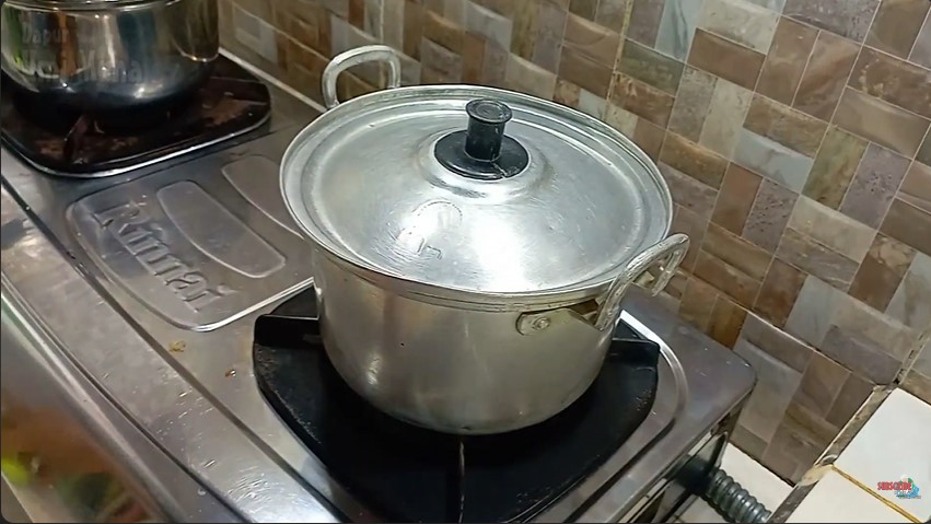 Tanpa margarin, ini trik menanak nasi agar pulen dalam 12 menit dan nggak cepat basi