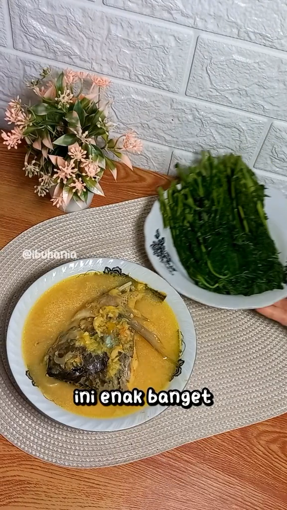 Tanpa diberi minyak goreng, ini cara merebus daun singkong agar tetap hijau cerah pakai 2 bahan dapur