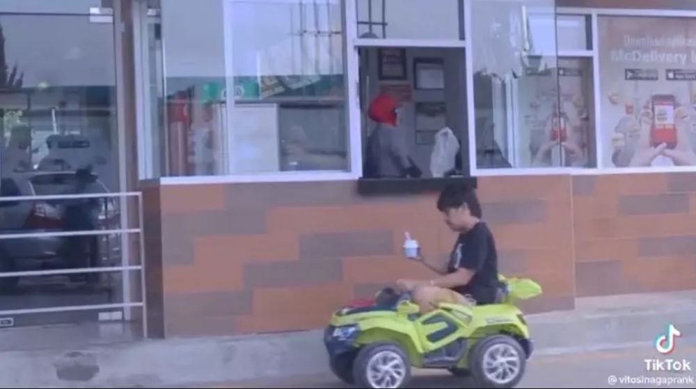 Potret kocak drive thru Berbagai sumber