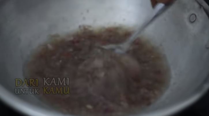 Tanpa sabun cuci piring, ini trik mengusir kutu daun di tanaman terong cuma pakai 1 bumbu dapur