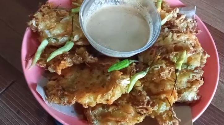 Bukan tepung beras atau air es, ini cara bikin bakwan renyah semalaman cuma tambah 1 bahan makanan