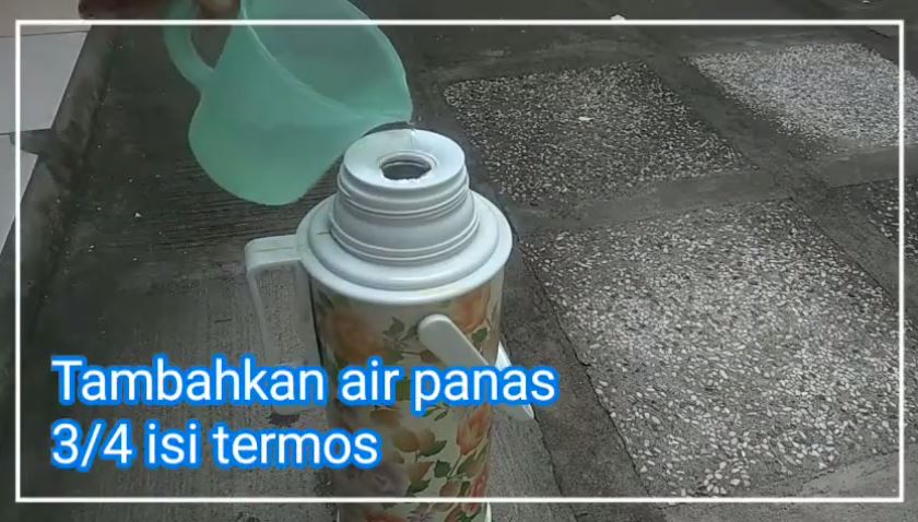 Cara membersihkan noda kerak di termos agar kembali kinclong cuma tambah 2 bahan dapur