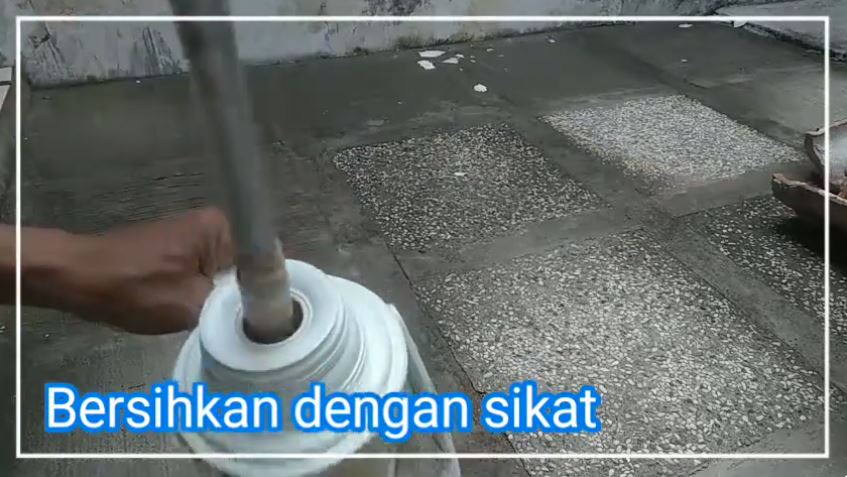 Cara membersihkan noda kerak di termos agar kembali kinclong cuma tambah 2 bahan dapur