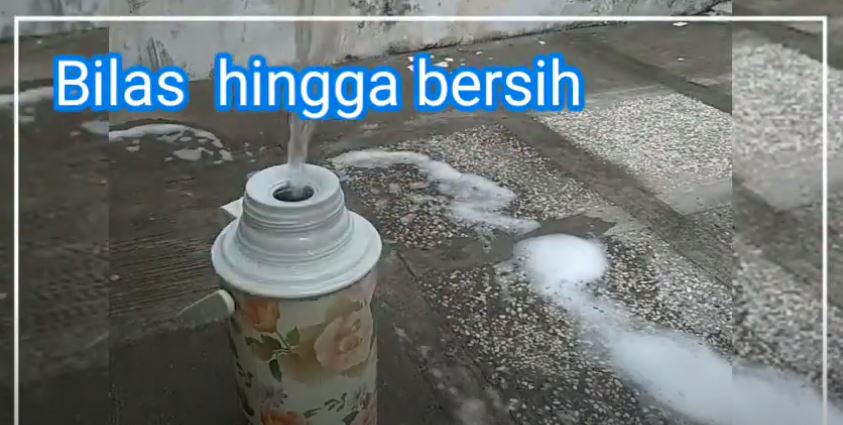 Cara membersihkan noda kerak di termos agar kembali kinclong cuma tambah 2 bahan dapur