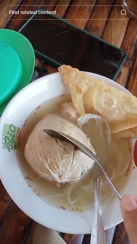 Bukan telur atau cabai, aksi warganet tunjukkan isian bakso ini bikin syok sekaligus melongo