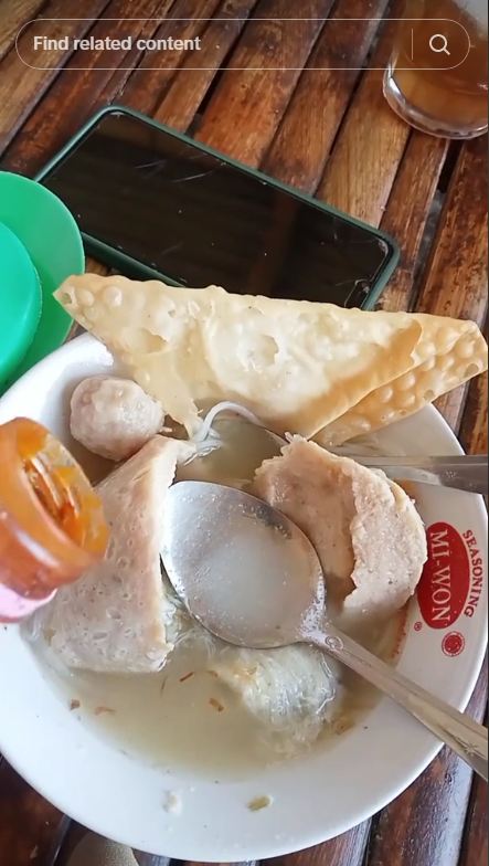 Bukan telur atau cabai, aksi warganet tunjukkan isian bakso ini bikin syok sekaligus melongo