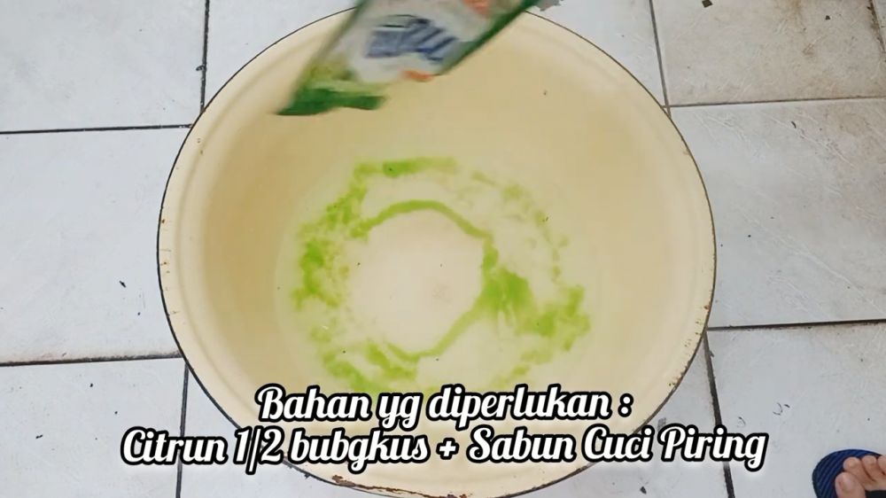 Bukan baking soda, ini cara mencuci talenan plastik berjamur agar bersih lagi pakai 1 bahan dapur