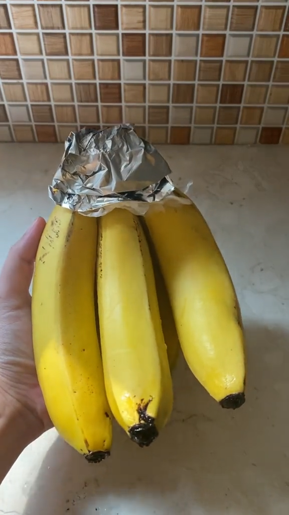 Tak perlu dikupas, ini cara menyimpan pisang matang agar tak menghitam dan busuk sampai 5 hari