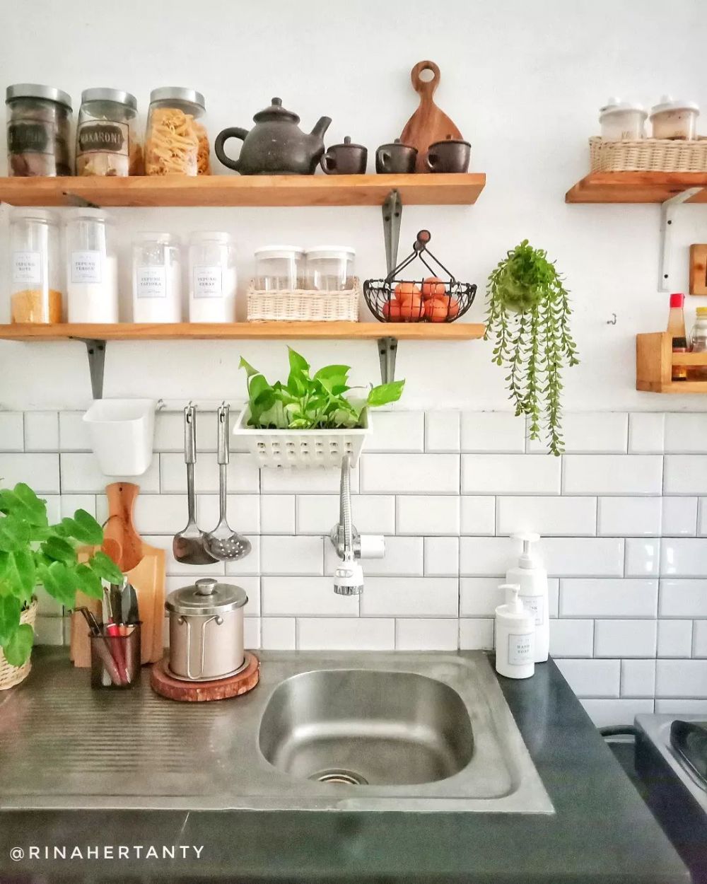 dapur mungil mini bar estetik © 2023 brilio.net