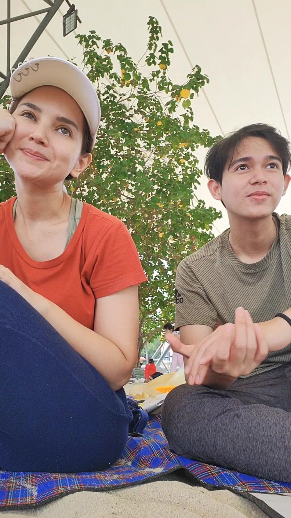 kedekatan angelica dan anak sambung © berbagai sumber