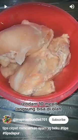 Tanpa air panas atau garam, ini trik mencairkan ayam beku pakai 1 bahan dapur hanya dalam 10 menit