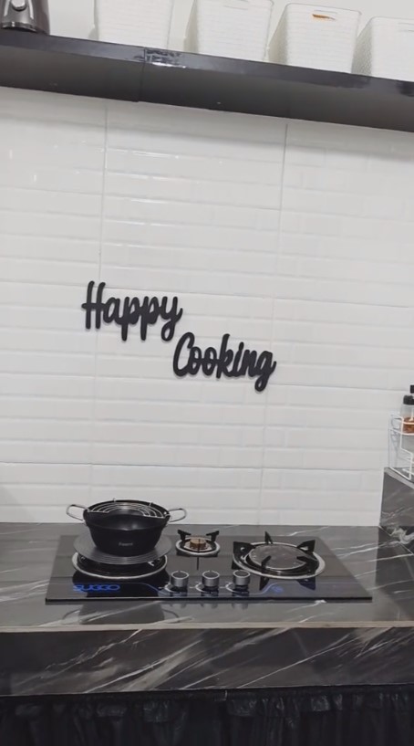 dapur hitam tanpa kitchen set estetik © 2023 brilio.net dapur hitam tanpa kitchen set estetik © 2023 brilio.net