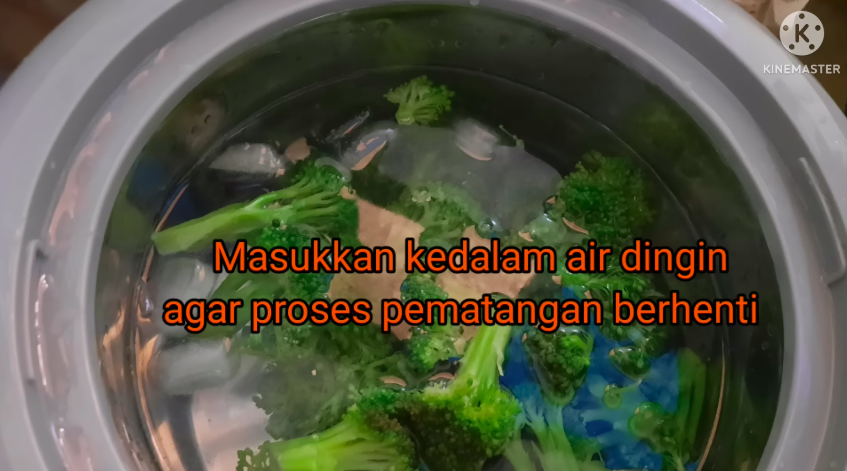 Tanpa perlu baking soda, ini trik merebus brokoli agar empuk dan warnanya tetap hijau cerah
