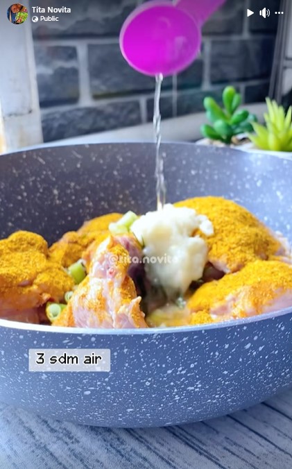 Modal 3 sdm air, ini trik cepat ungkep ayam hanya dalam 8 menit agar empuk dan bumbu meresap sempurna
