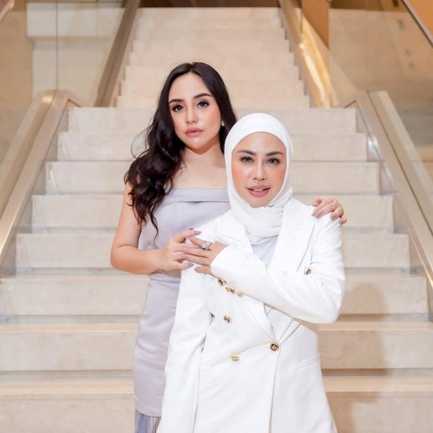 toleransi seleb dan ibu beda agama © berbagai sumber