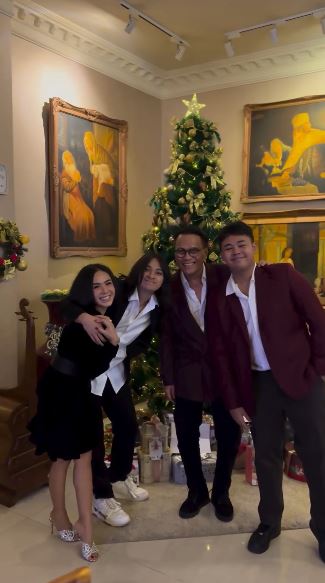 keseruan yuni shara perayaan natal bareng mantan suami © instagram keseruan yuni shara perayaan natal bareng mantan suami © instagram