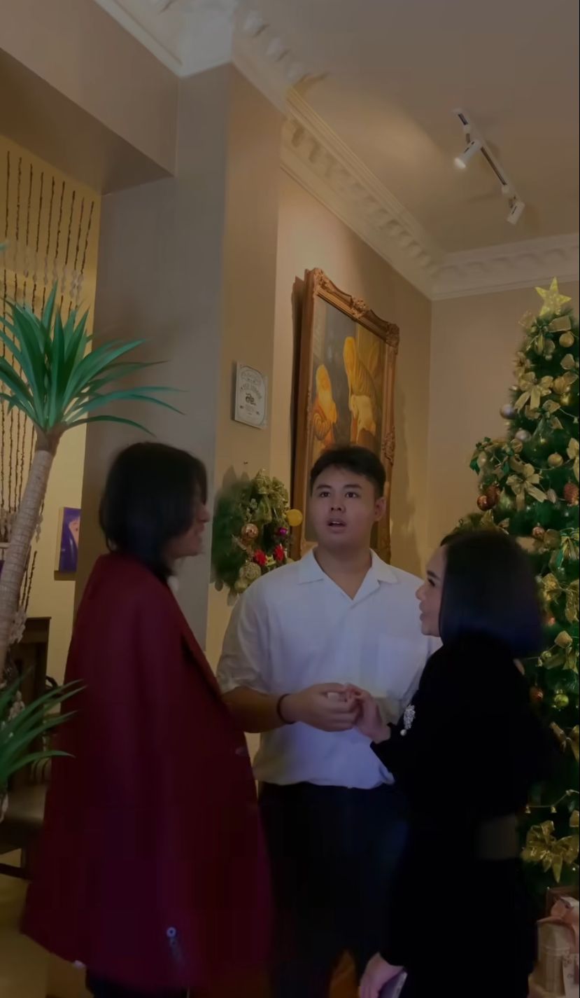 keseruan yuni shara perayaan natal bareng mantan suami © instagram keseruan yuni shara perayaan natal bareng mantan suami © instagram