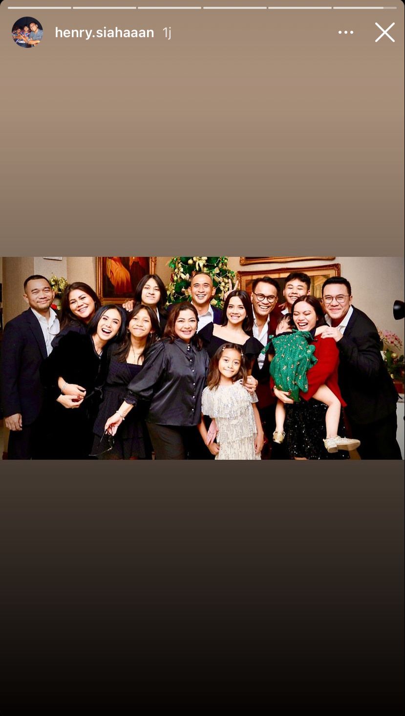 keseruan yuni shara perayaan natal bareng mantan suami © instagram keseruan yuni shara perayaan natal bareng mantan suami © instagram
