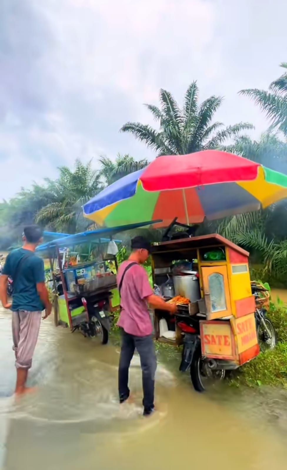 banjir jadi tempat wisata © TikTok banjir jadi tempat wisata © TikTok