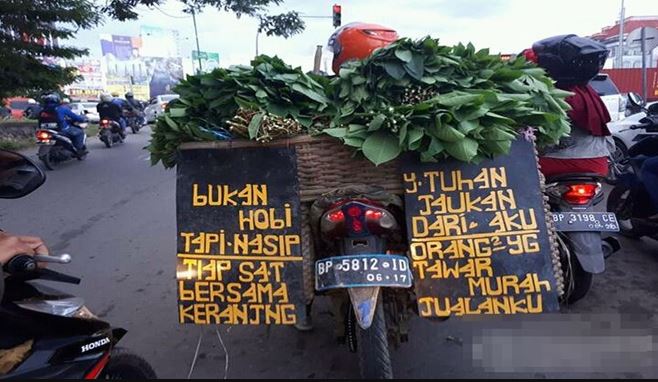 Potret kocak tulisan di gerobak pedagang Berbagai sumber