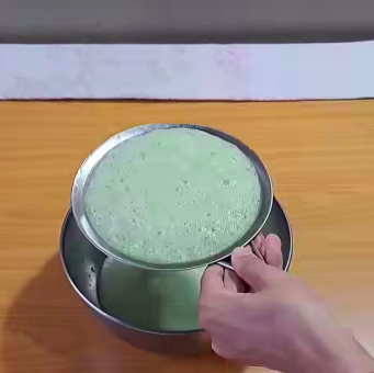 Tak cuma pakai detergen, ini cara bersihkan noda membandel wastafel dengan tambahan 1 ampas dapur