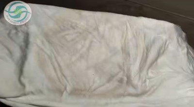 Trik bersihkan kasur apek, buluk, & bertungau pakai bantuan 1 alat dapur, hasilnya serasa kembali baru