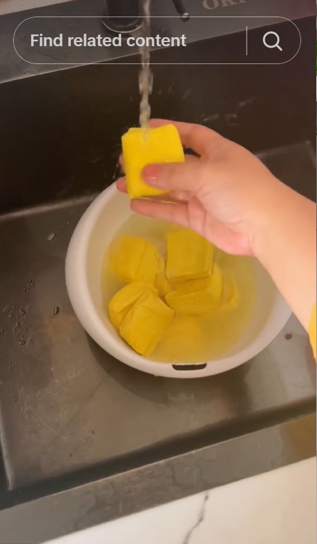 Tak perlu bolak-balik ganti air, ini cara simpan tahu agar tak basi dan berlendir hingga 2 minggu