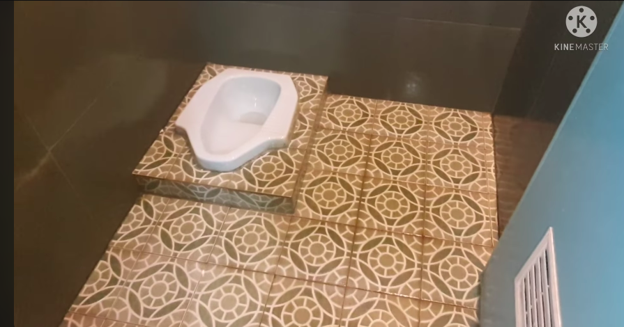 Cuma tambah 2 bahan dapur, ini trik hilangkan kerak di lantai kamar mandi agar wangi tahan lama