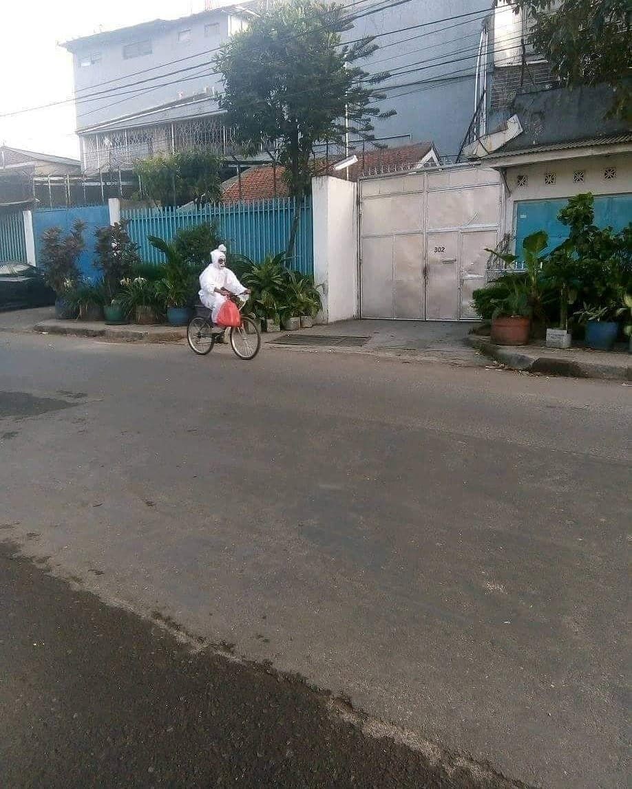 nyeleneh di jalan berbagai sumber