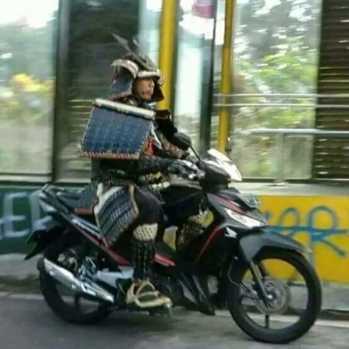 nyeleneh di jalan berbagai sumber